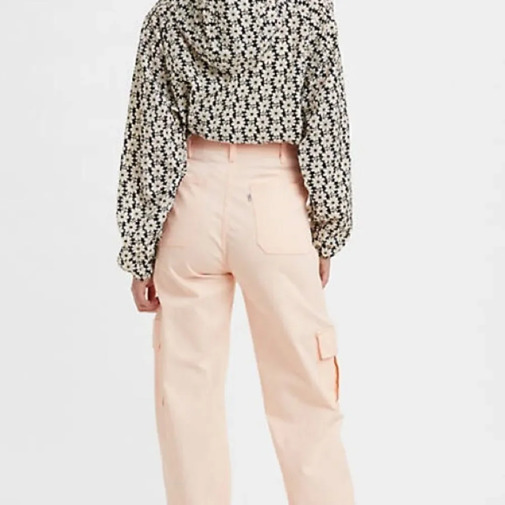 Levi’s High Waisted Cargo Pants Fine Twill Joggers Women’s Size 33 Light Pink